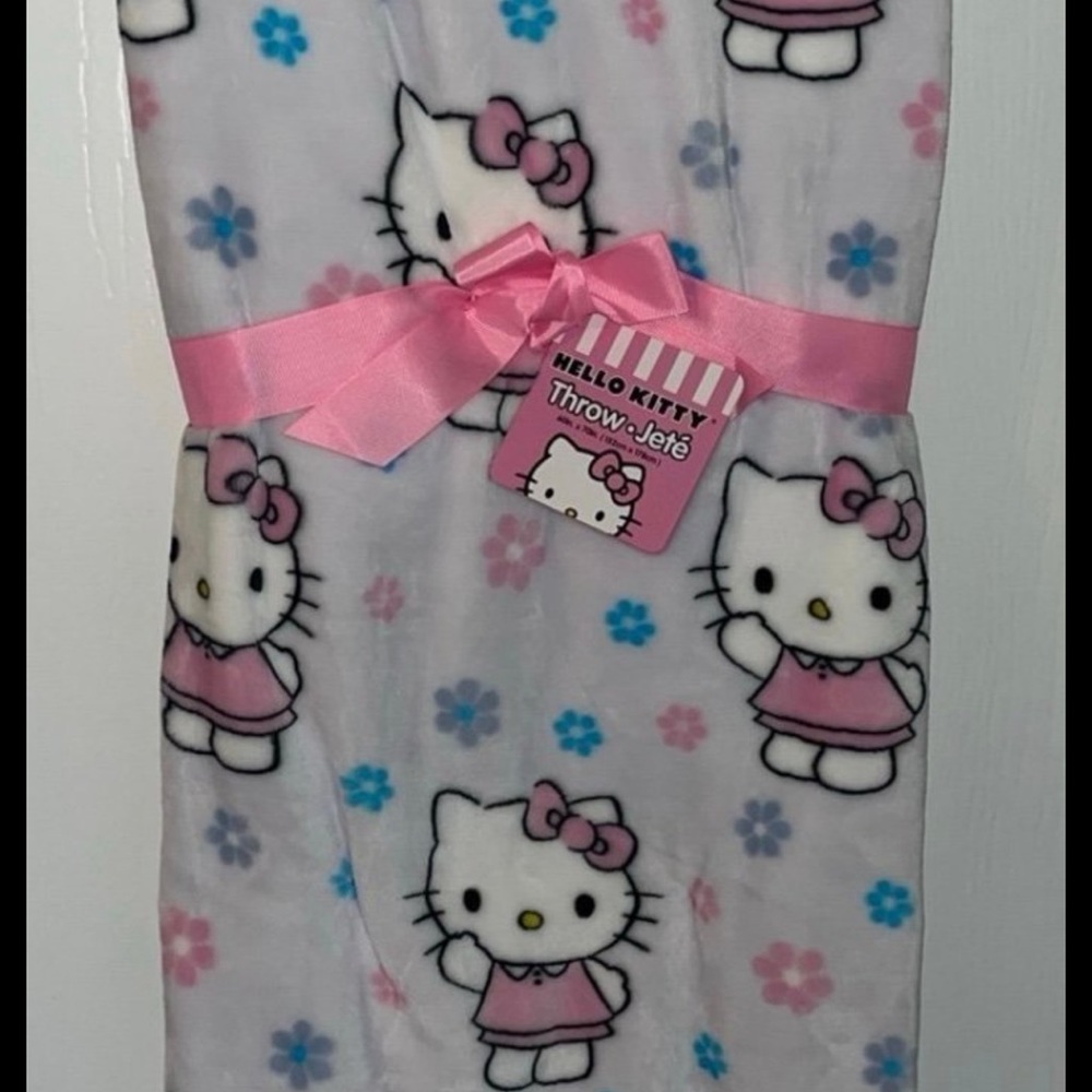 Hello Kitty Viral Blanket/Throw